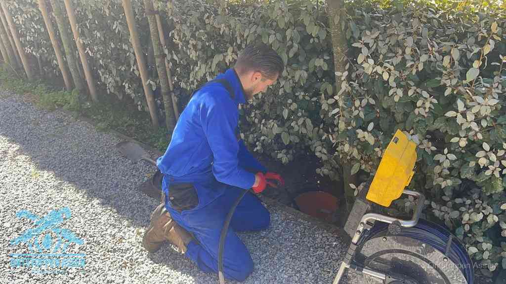 Werkwijze riool ontstoppen in Assen